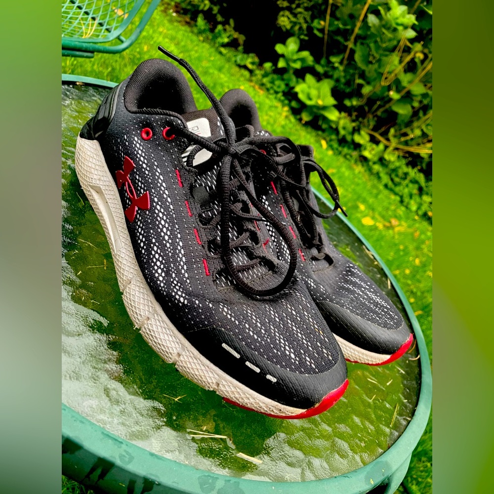 Under armor Men’s Size 10 Sneakers